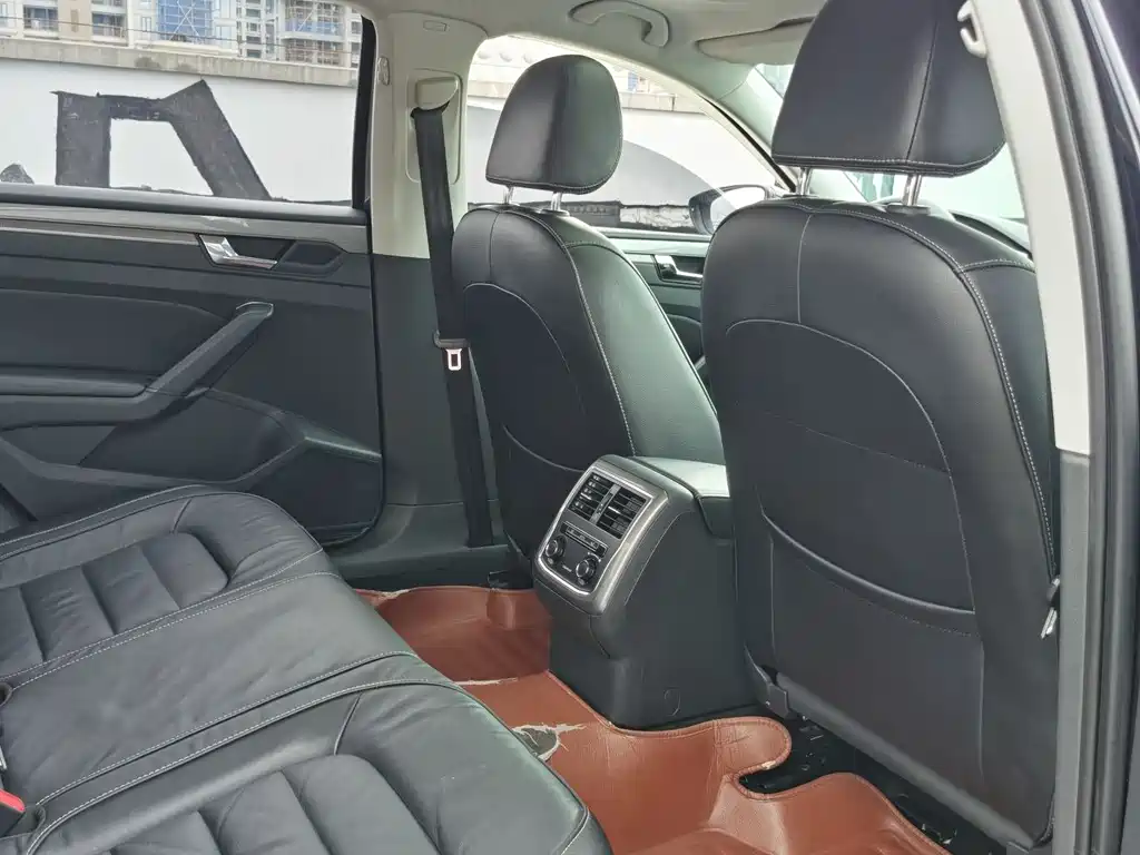 Volkswagen Passat 330TSI DSG Honorable Edition, фото 10