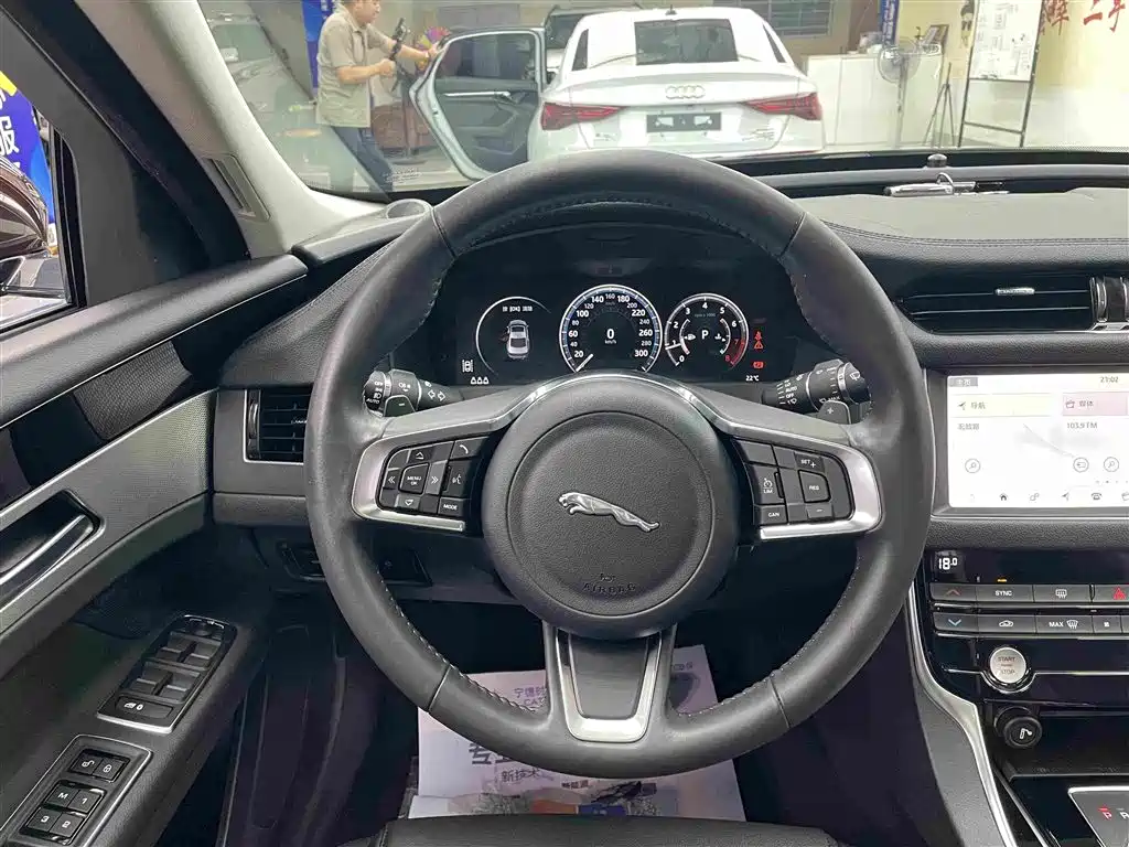 Jaguar XFL — миниатюра 9