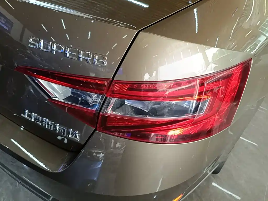 Skoda Superb — миниатюра 8