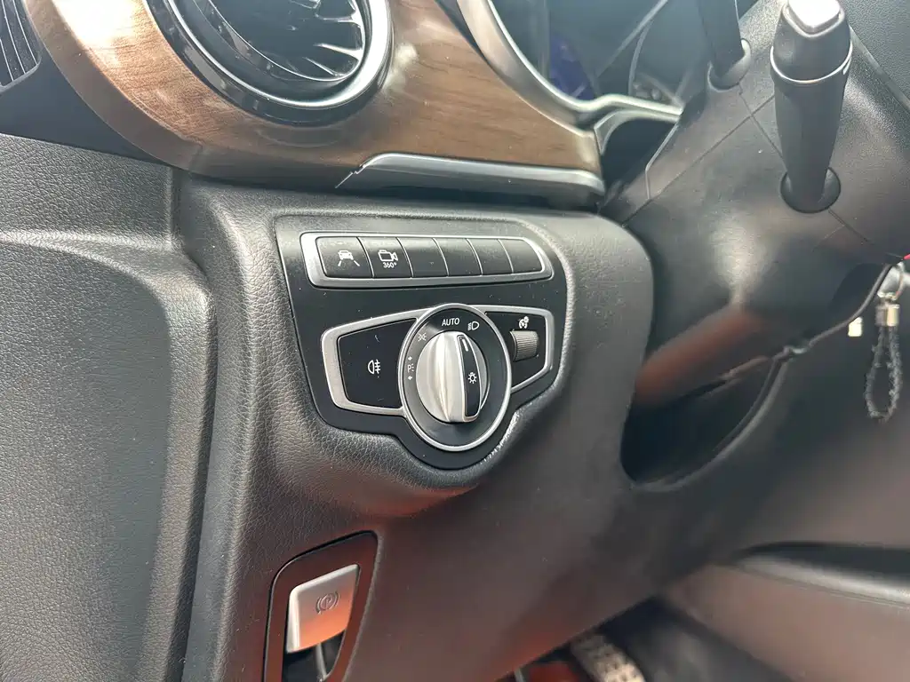 Mercedes-Benz V-Class — миниатюра 15