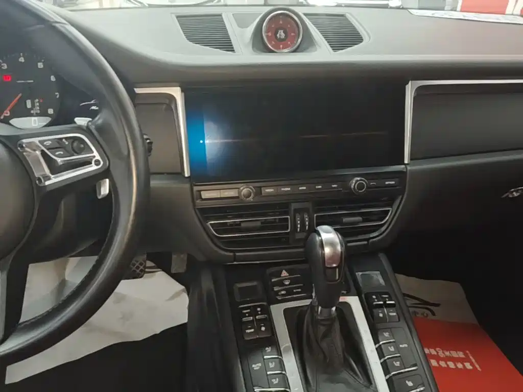 Porsche Macan — миниатюра 13