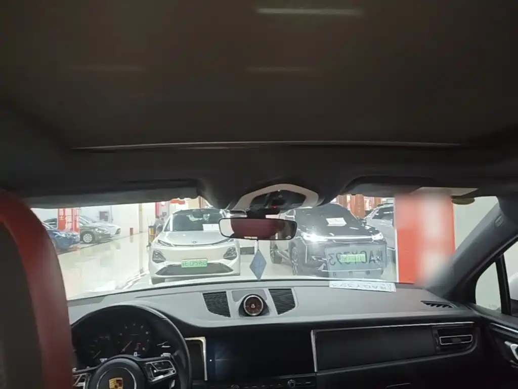 Porsche Macan — миниатюра 18