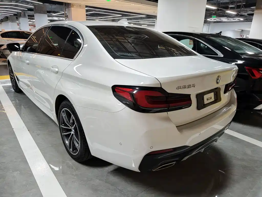 BMW 5 Series — миниатюра 14