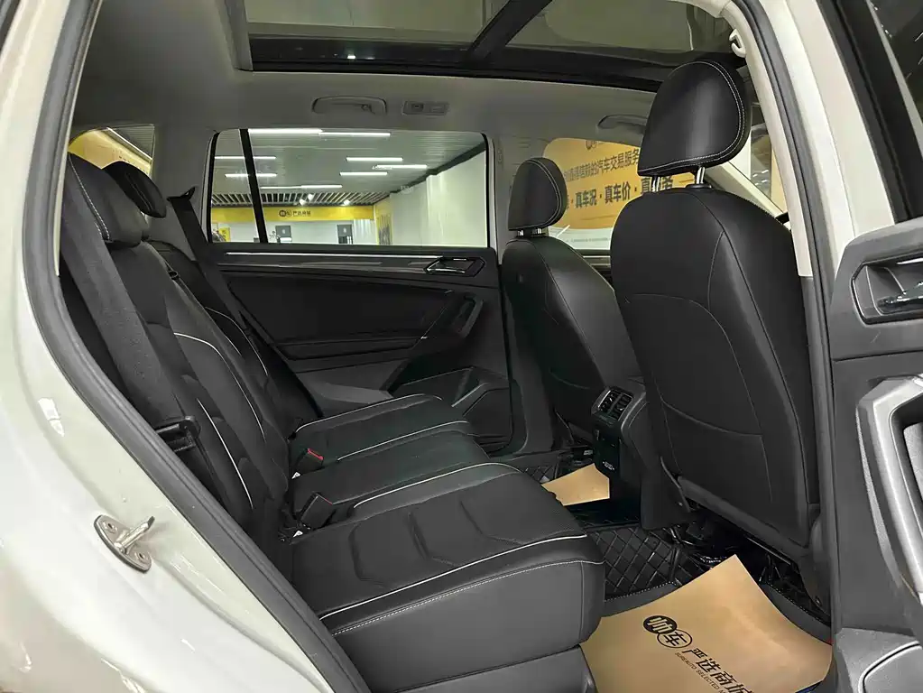 Volkswagen Tiguan L — миниатюра 12