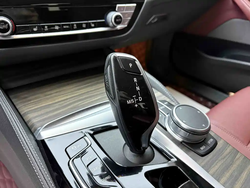 BMW 5 Series — миниатюра 4