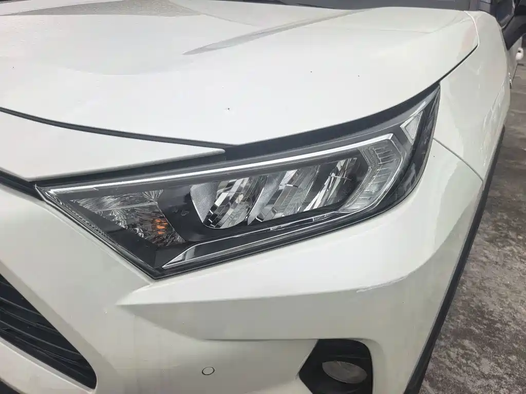 Toyota RAV4 — миниатюра 13