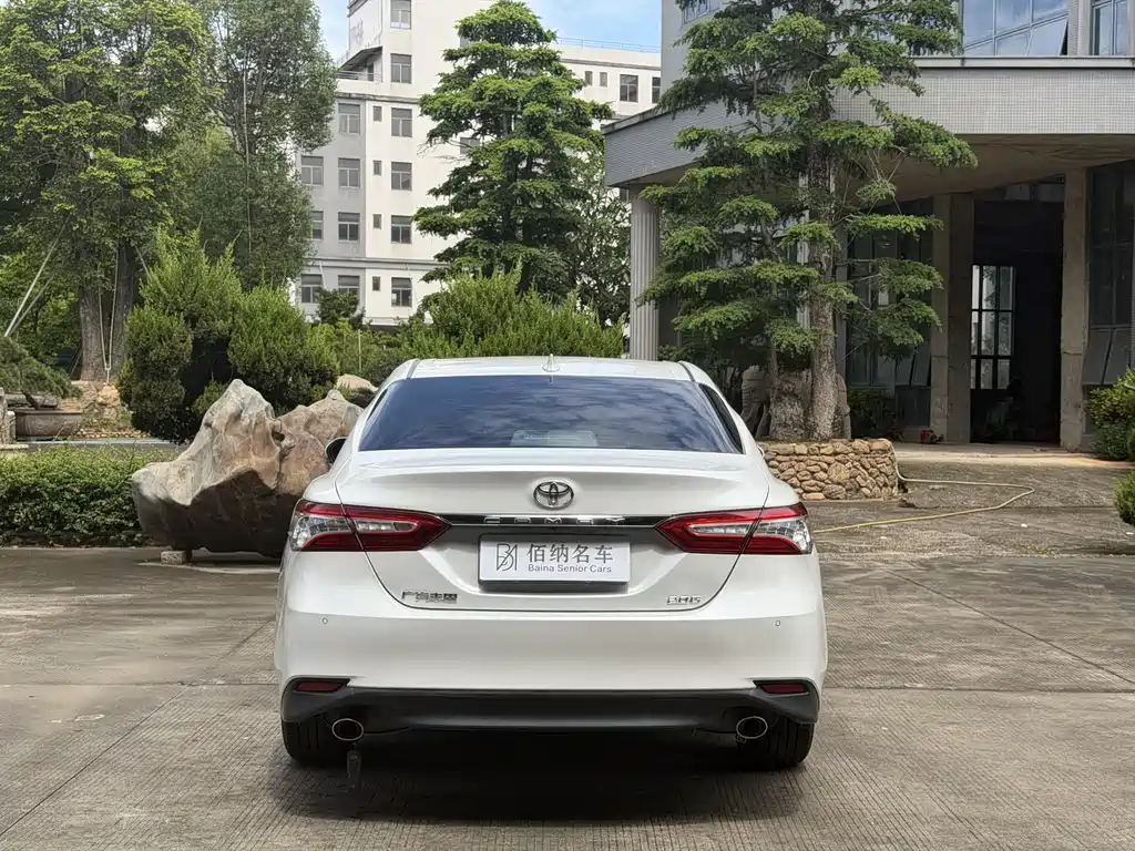 Toyota Camry 2021 2.0G Luxury
