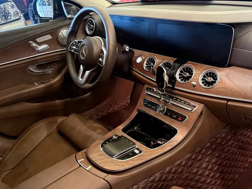Mercedes-Benz E-Class — миниатюра 12