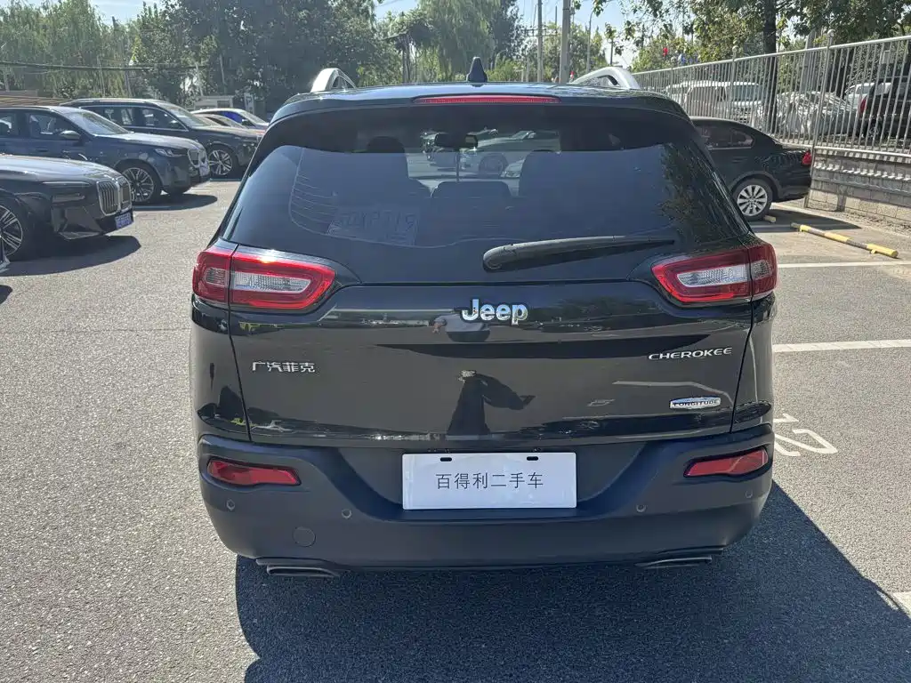 Jeep Cherokee — миниатюра 3