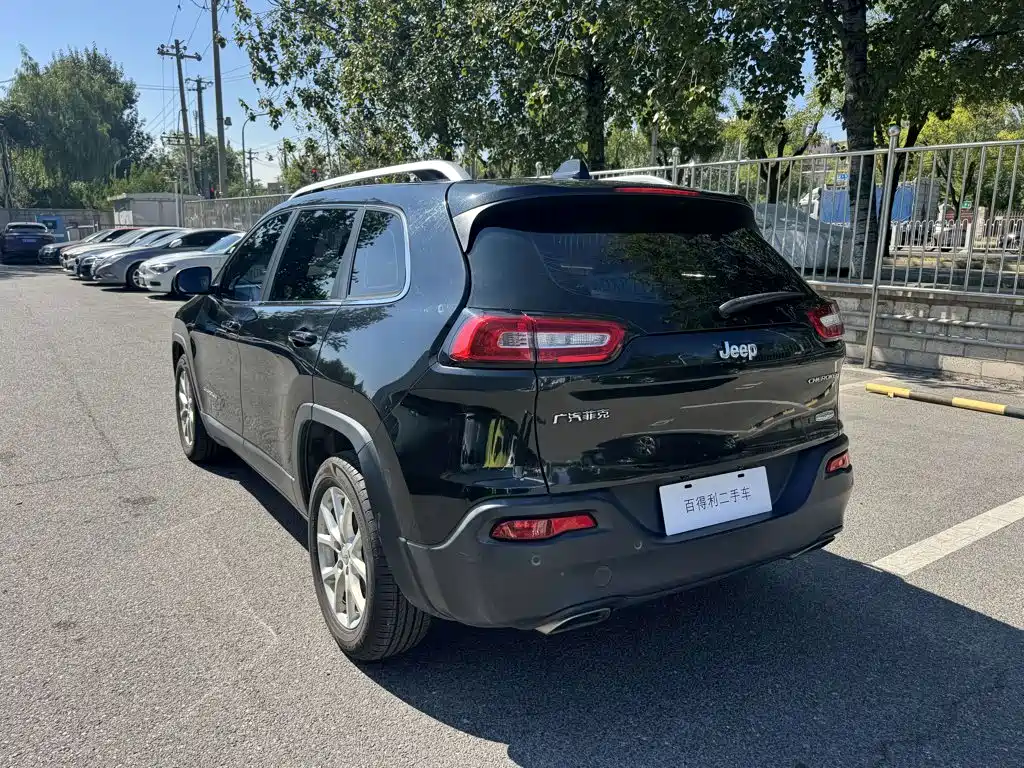 Jeep Cherokee — миниатюра 8