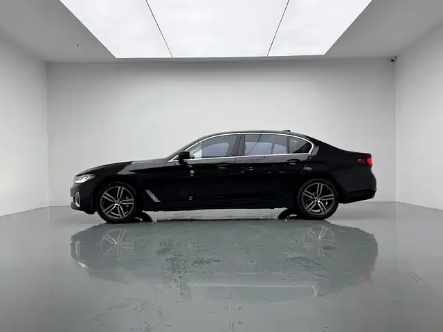 BMW 5 Series — миниатюра 7