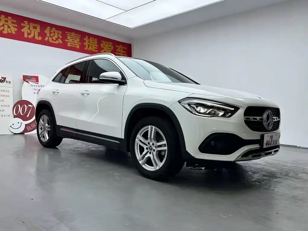 MERCEDES-BENZ GLA