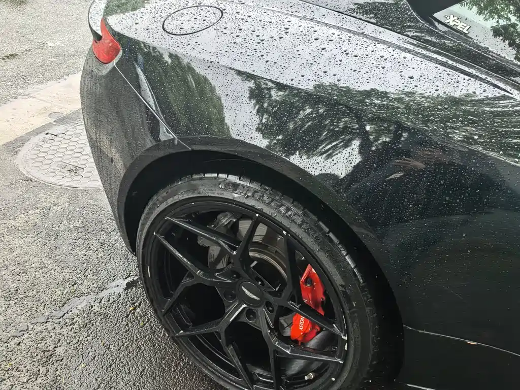 Aston Martin DB11 2019 4.0T V8 Coupe