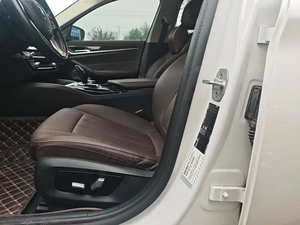 BMW 5 Series — миниатюра 15