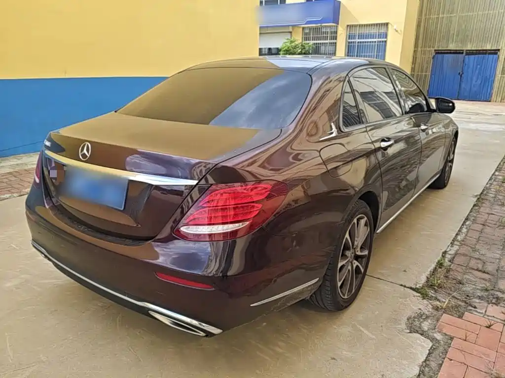 Mercedes-Benz E-Class — миниатюра 7