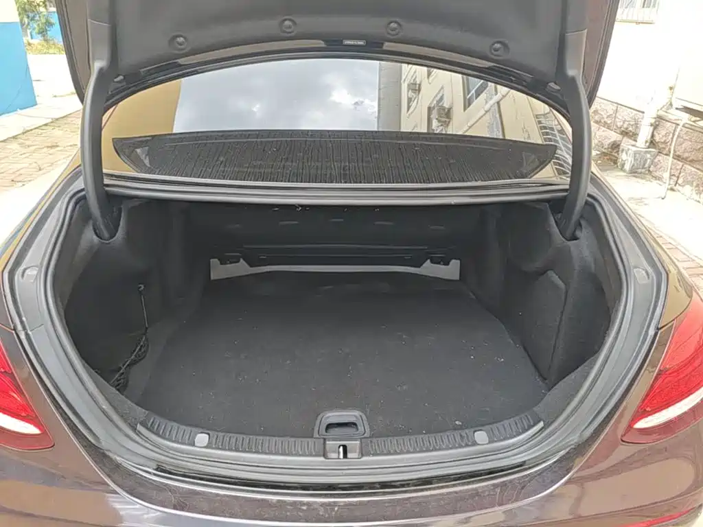 Mercedes-Benz E-Class — миниатюра 19