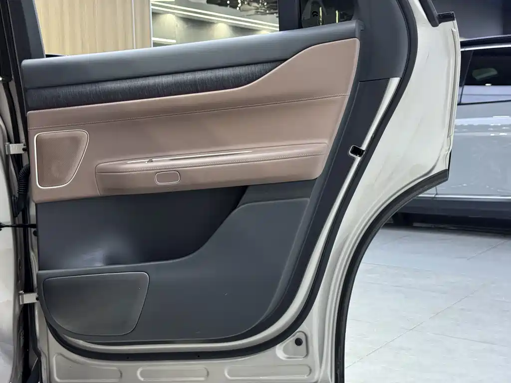 NIO ES8 — миниатюра 23