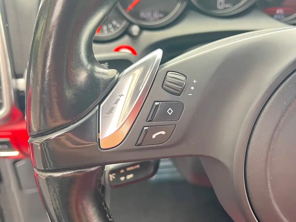 Porsche Cayenne — миниатюра 26