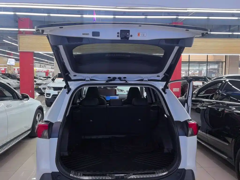 Toyota RAV4 — миниатюра 15