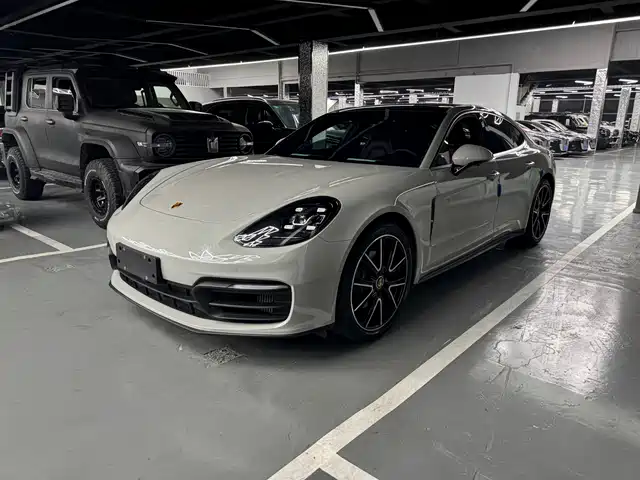 PORSCHE PANAMERA