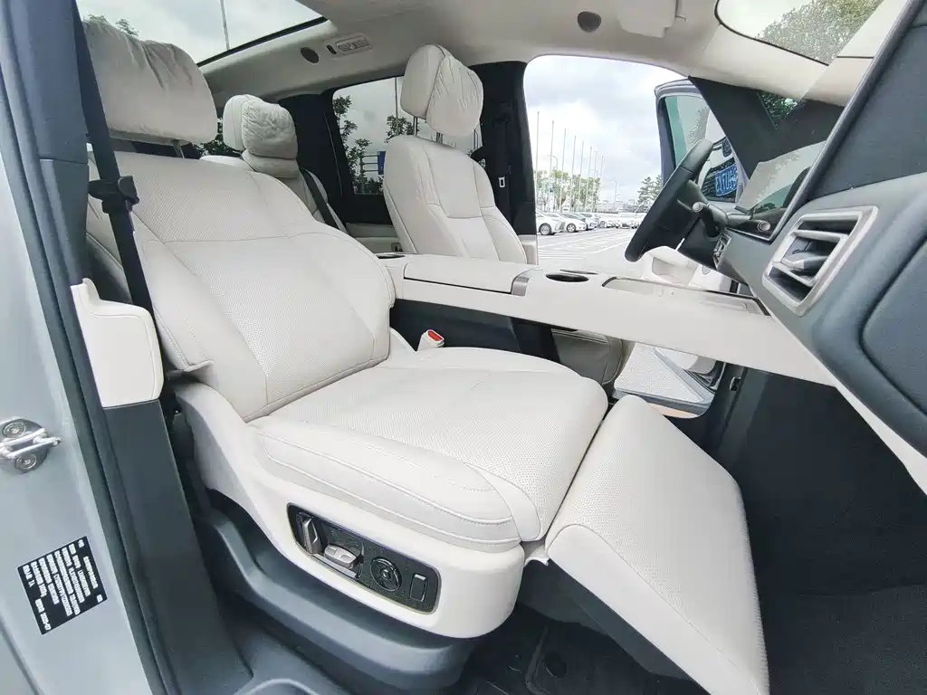 Li Auto Li MEGA — миниатюра 6