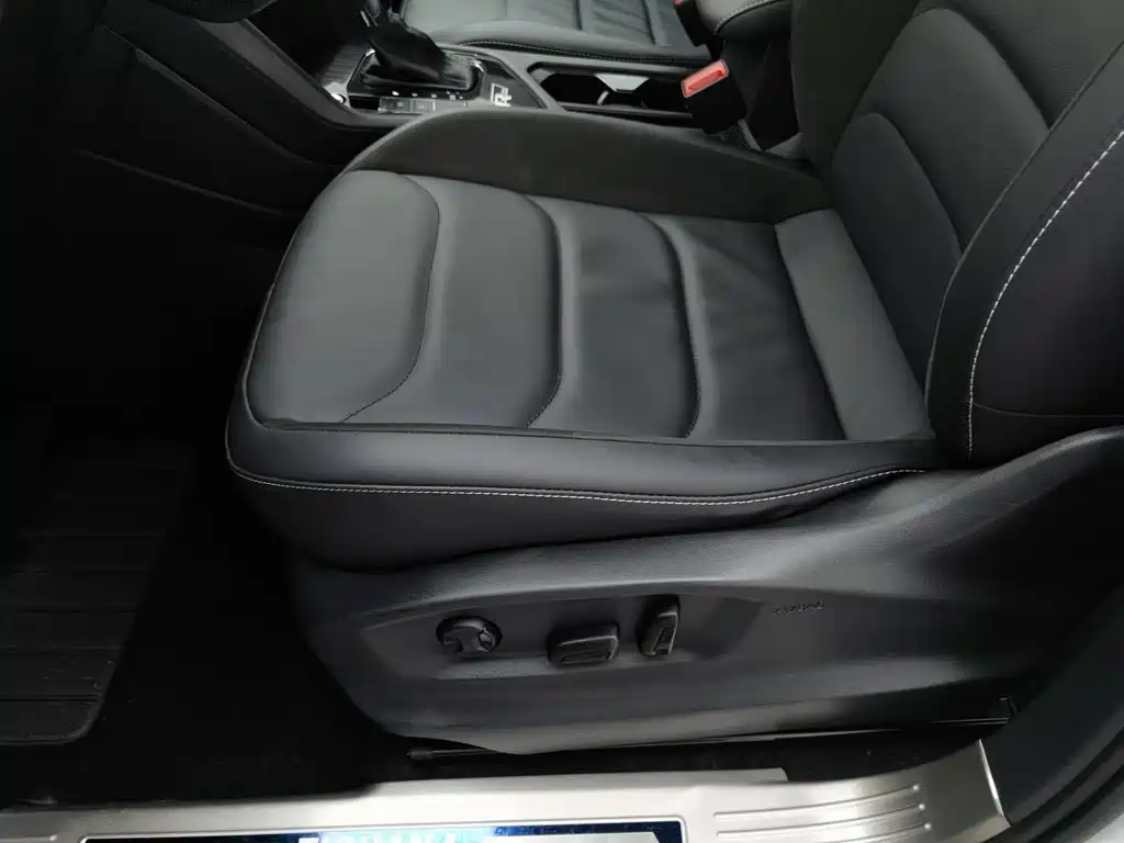 Volkswagen Tiguan L — миниатюра 20