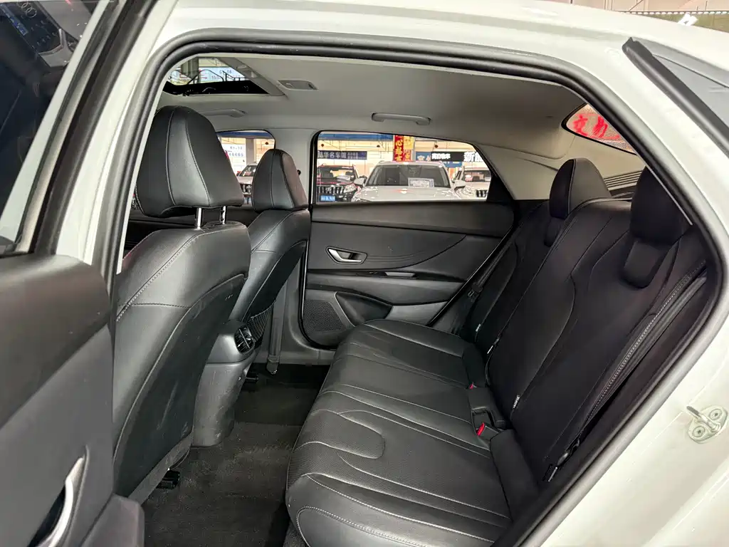 Hyundai Elantra — миниатюра 10
