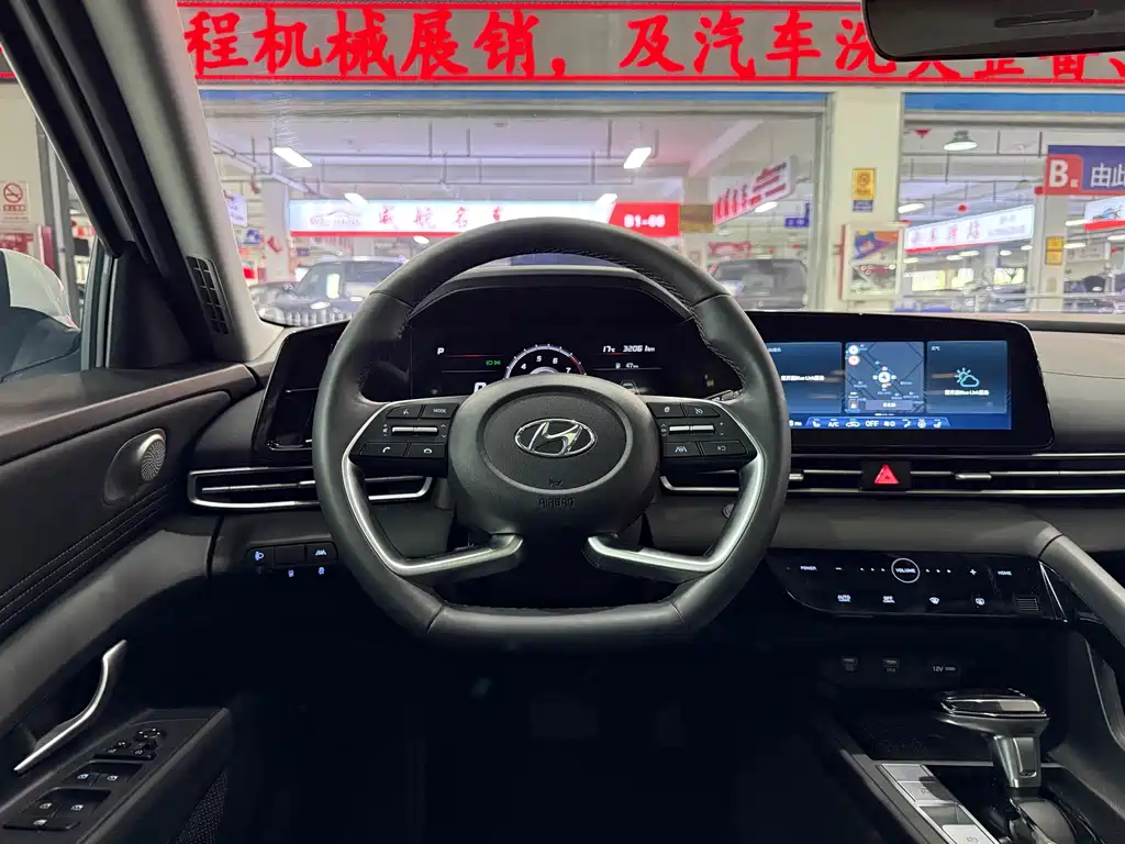 Hyundai Elantra — миниатюра 12