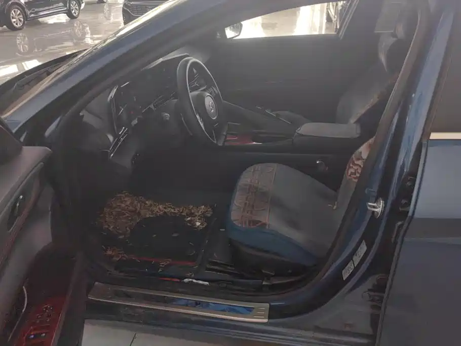 Hyundai Elantra — миниатюра 9