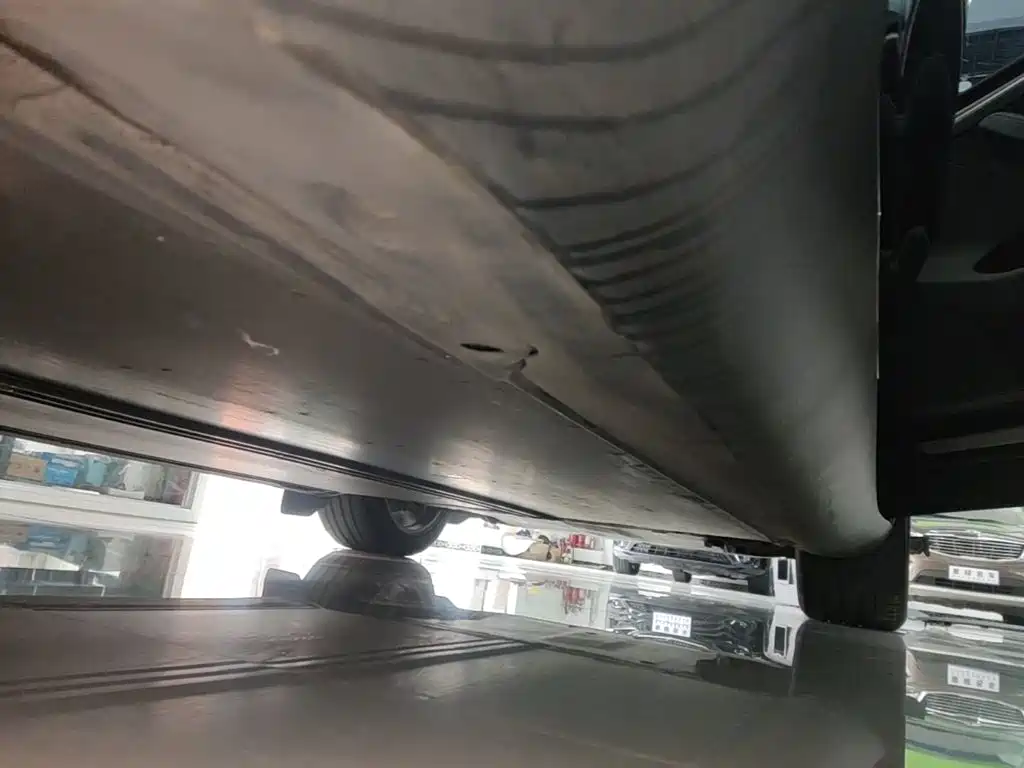 Tesla Model Y — миниатюра 19