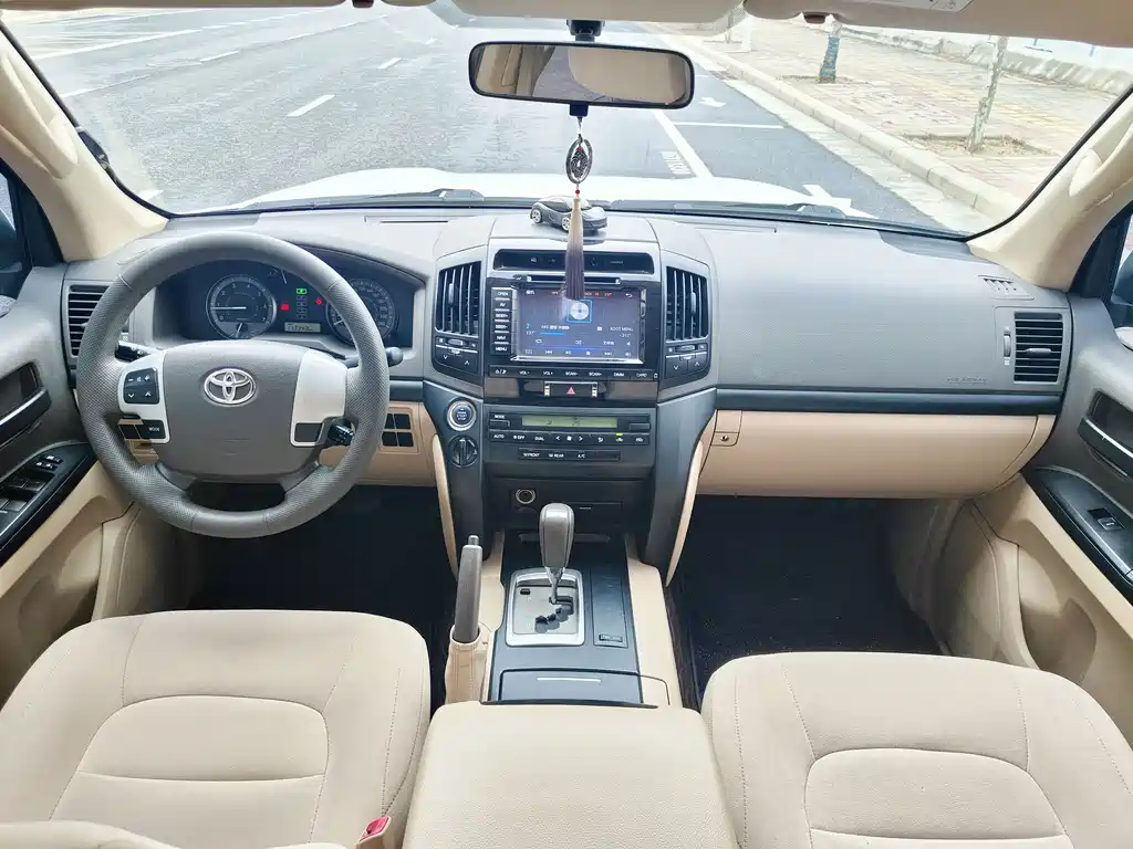 Toyota Land Cruiser — миниатюра 8