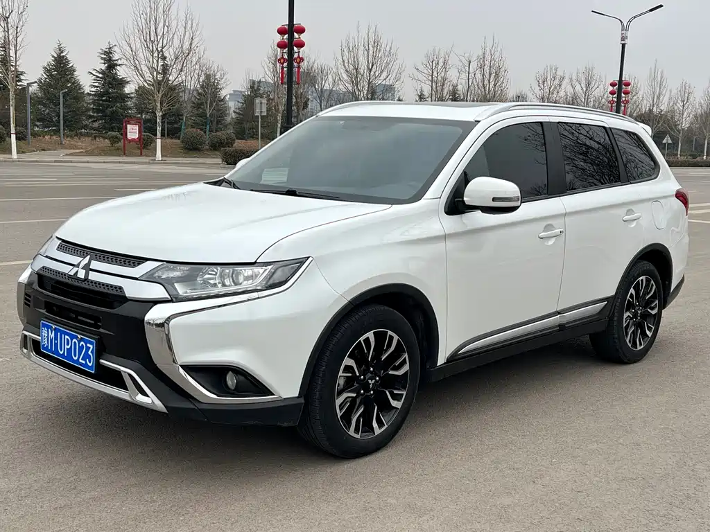 MITSUBISHI OUTLANDER