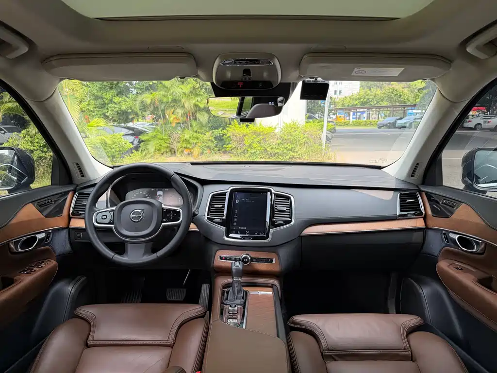 Volvo XC90 — миниатюра 9