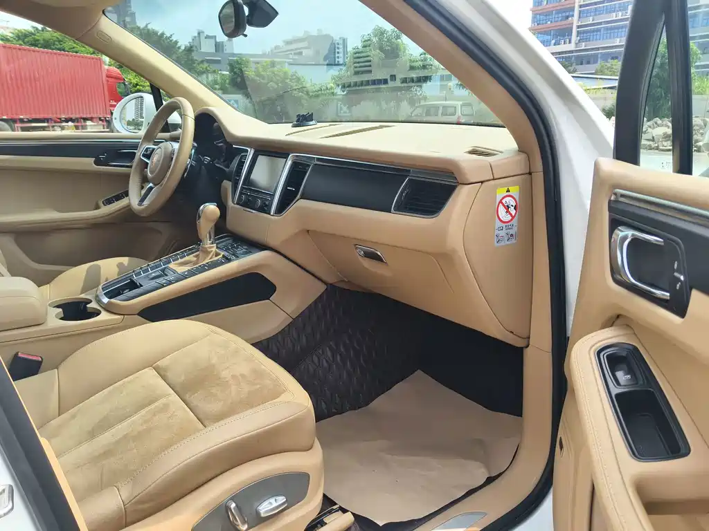 Porsche Macan — миниатюра 9