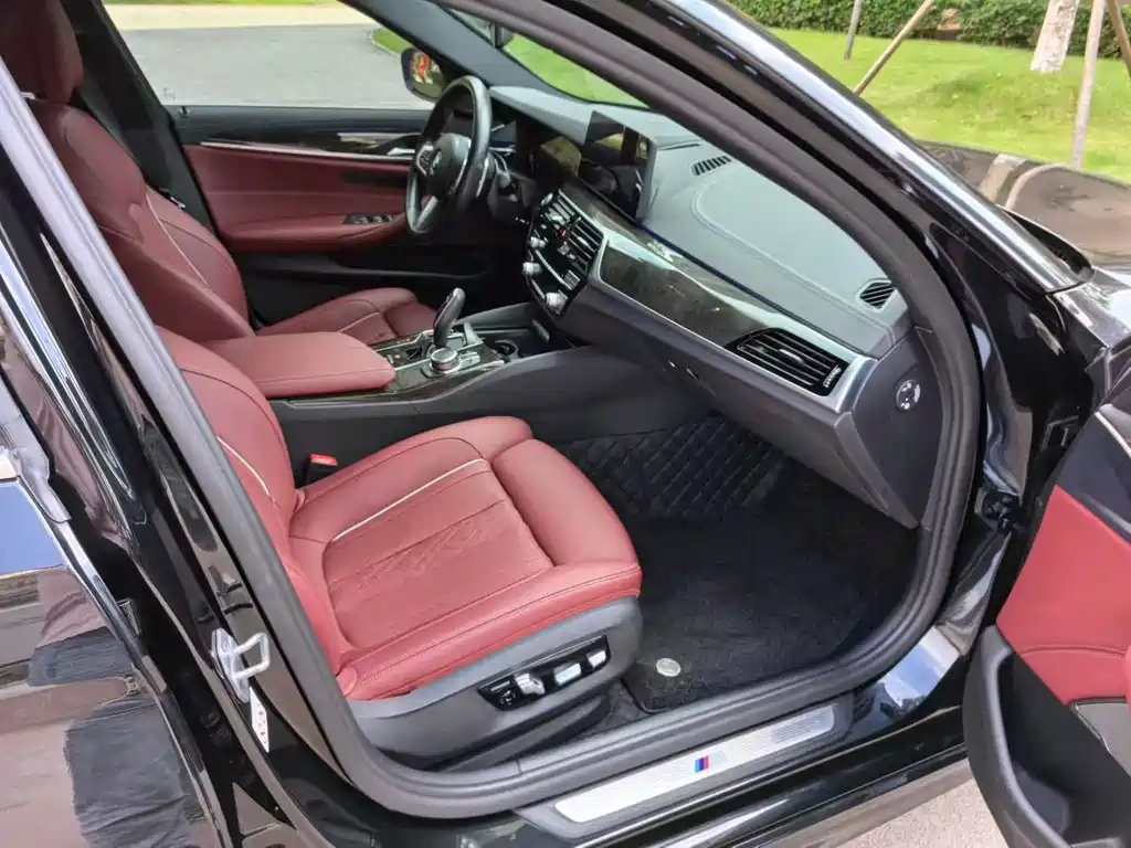 BMW 5 Series — миниатюра 6