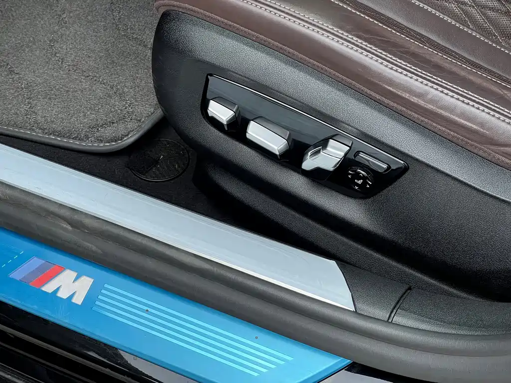 BMW 7 Series — миниатюра 26