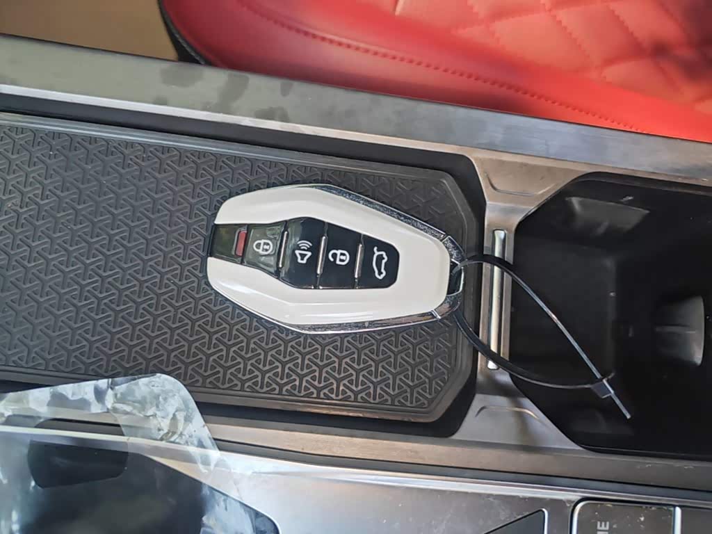 Jetour Jetour X70 PLUS 1.5 л 2024 г. Белый, пробег 49800 км