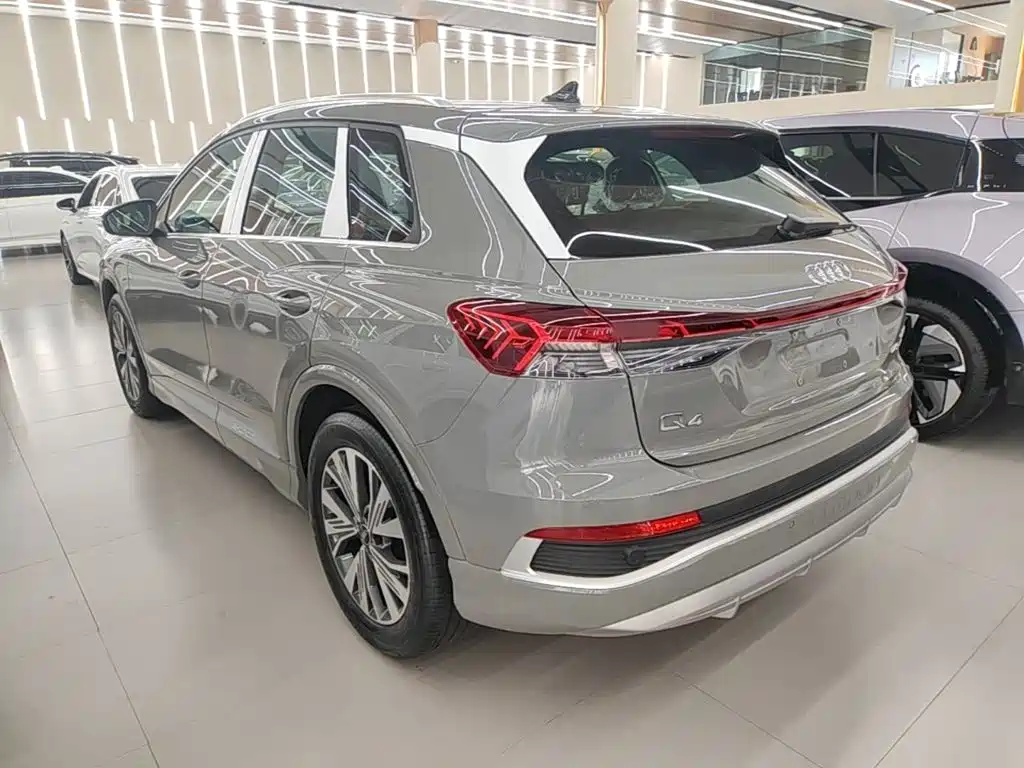 Audi Q4 e-tron — миниатюра 5