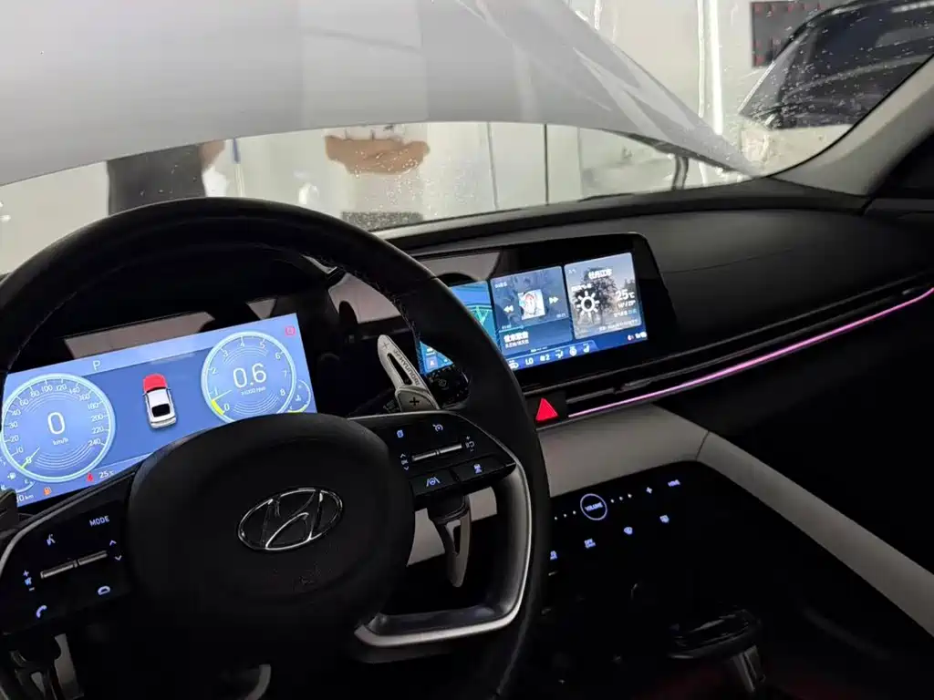Hyundai Elantra — миниатюра 11
