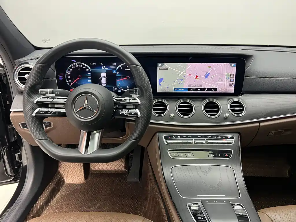 Mercedes-Benz E-Class — миниатюра 13