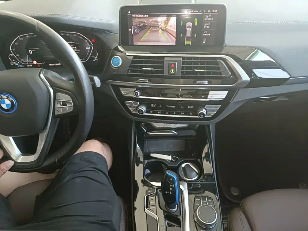 BMW iX3 — миниатюра 14