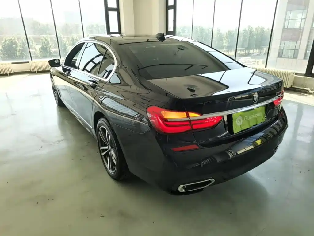 BMW 7 Series — миниатюра 5