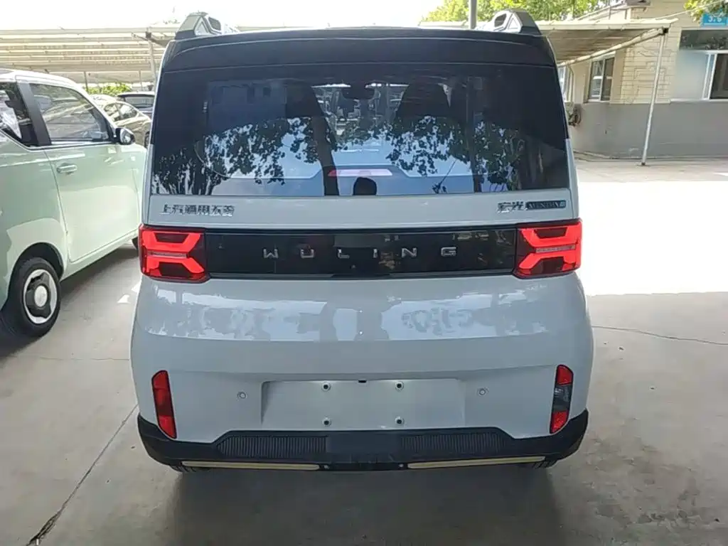 Wuling MINIEV — миниатюра 6