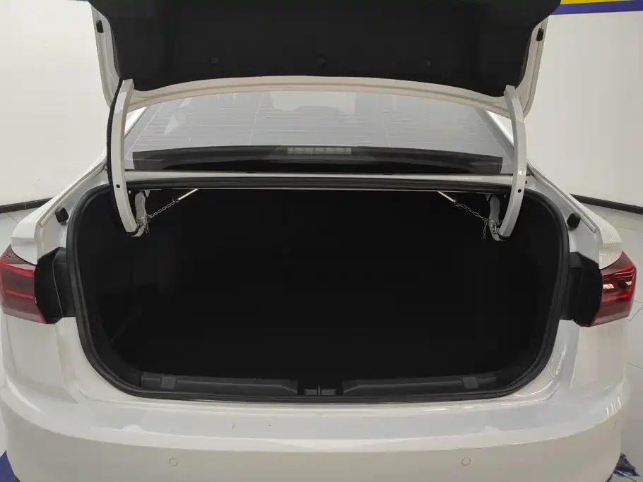 Volkswagen Bora — миниатюра 4
