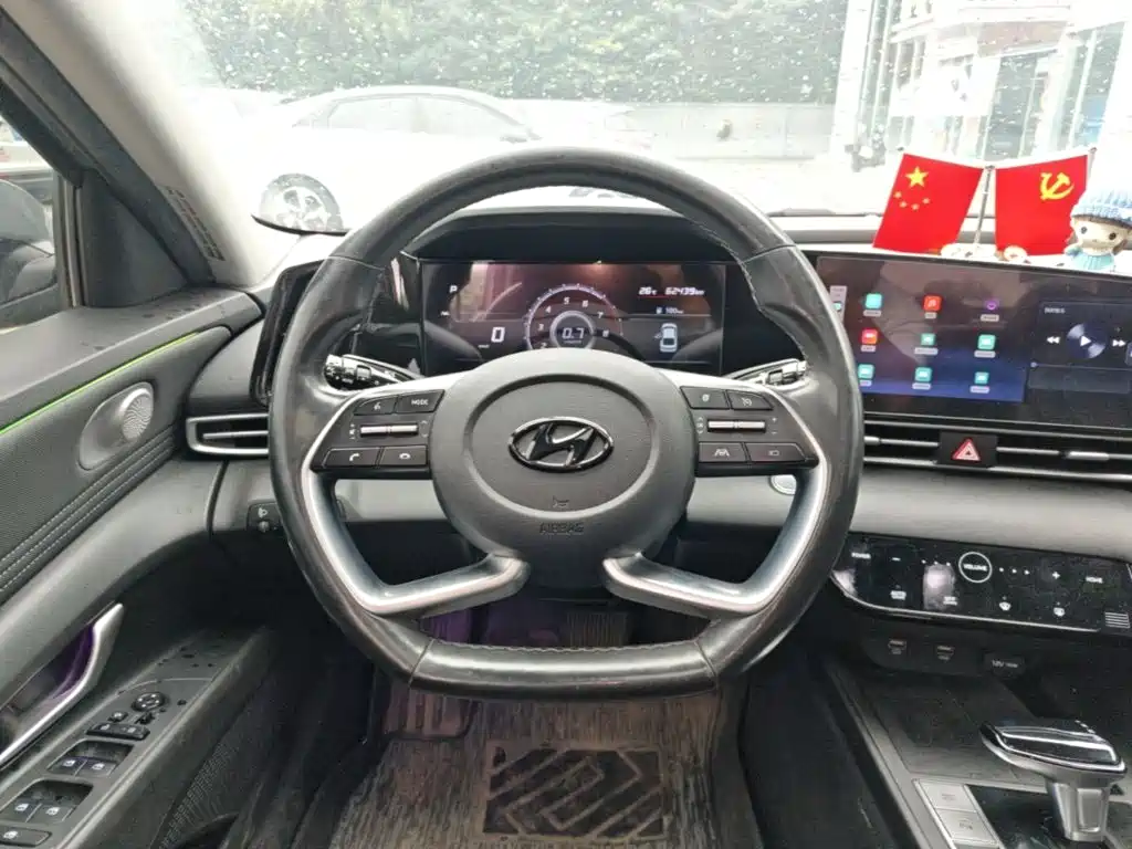 Hyundai Elantra — миниатюра 11