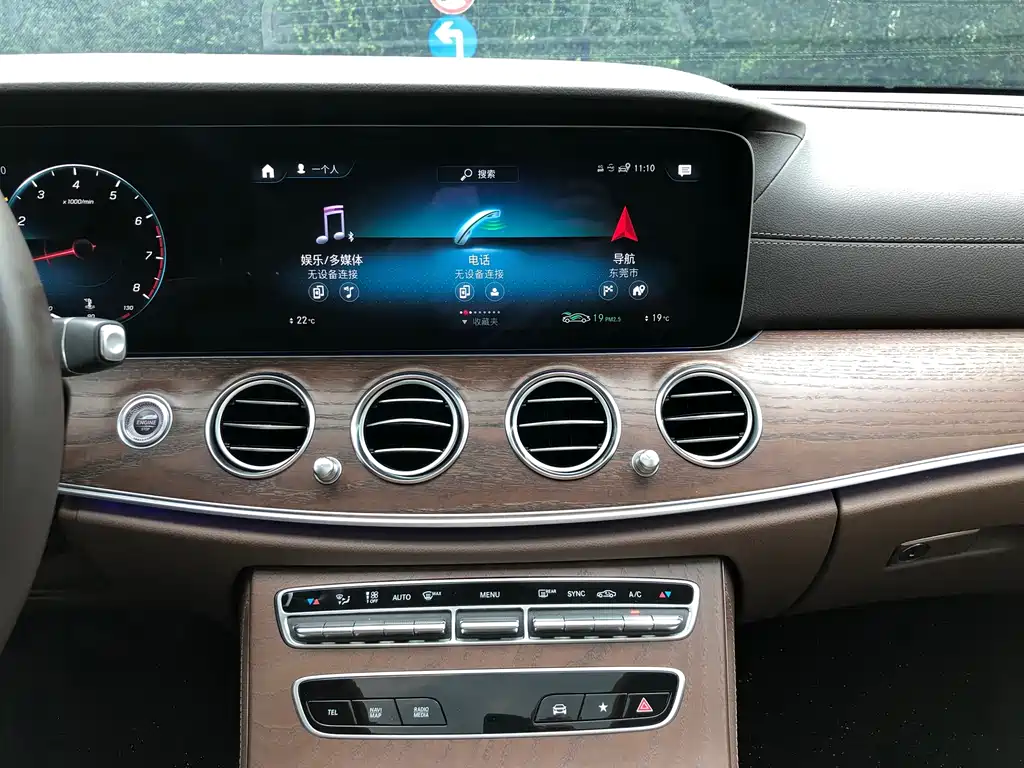 Mercedes-Benz E-Class — миниатюра 10