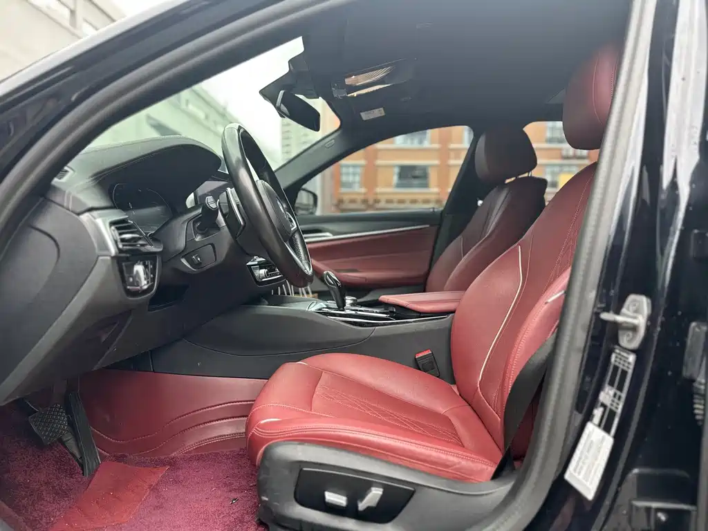 BMW 5 Series — миниатюра 7