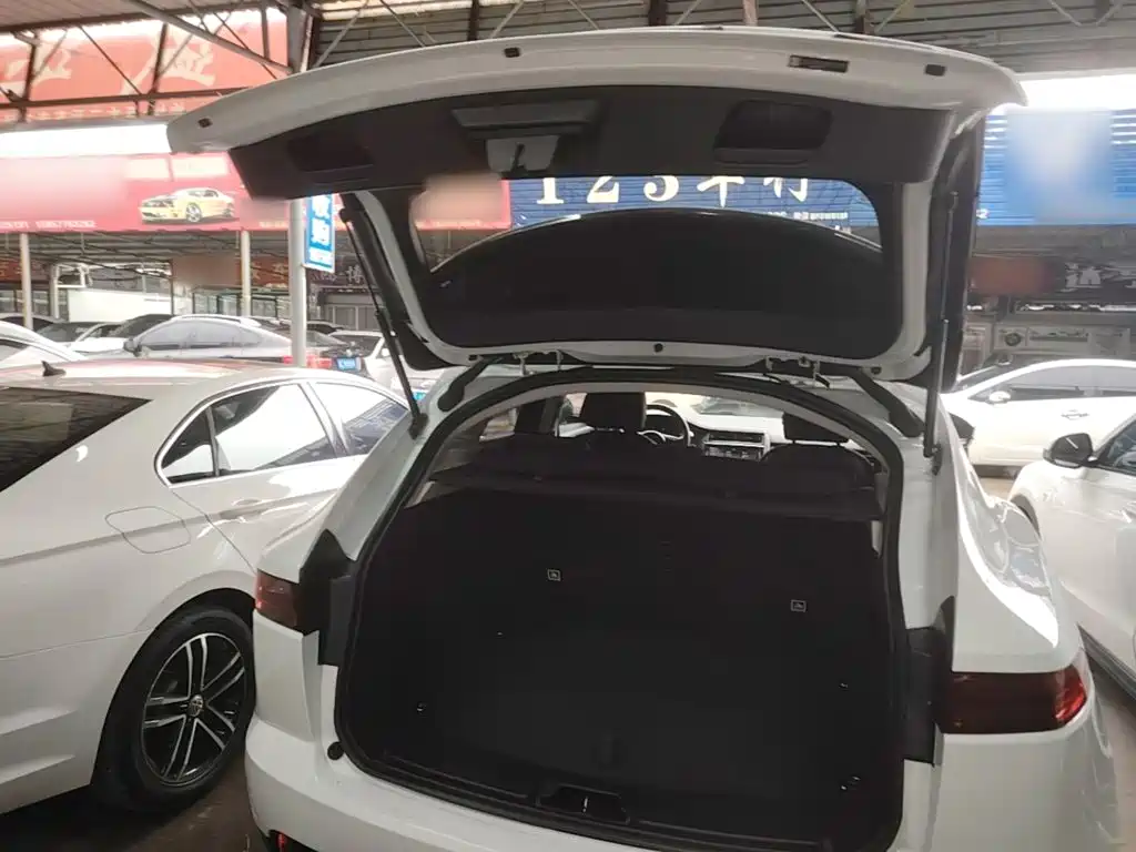 Jaguar E-PACE — миниатюра 18