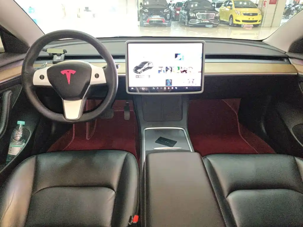 Tesla Model 3 — миниатюра 10
