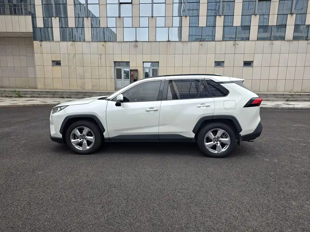 Toyota RAV4 — миниатюра 3